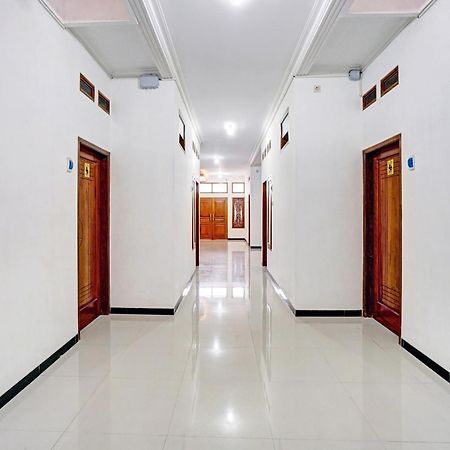 Avisha Guest House Syariah Malang Extérieur photo
