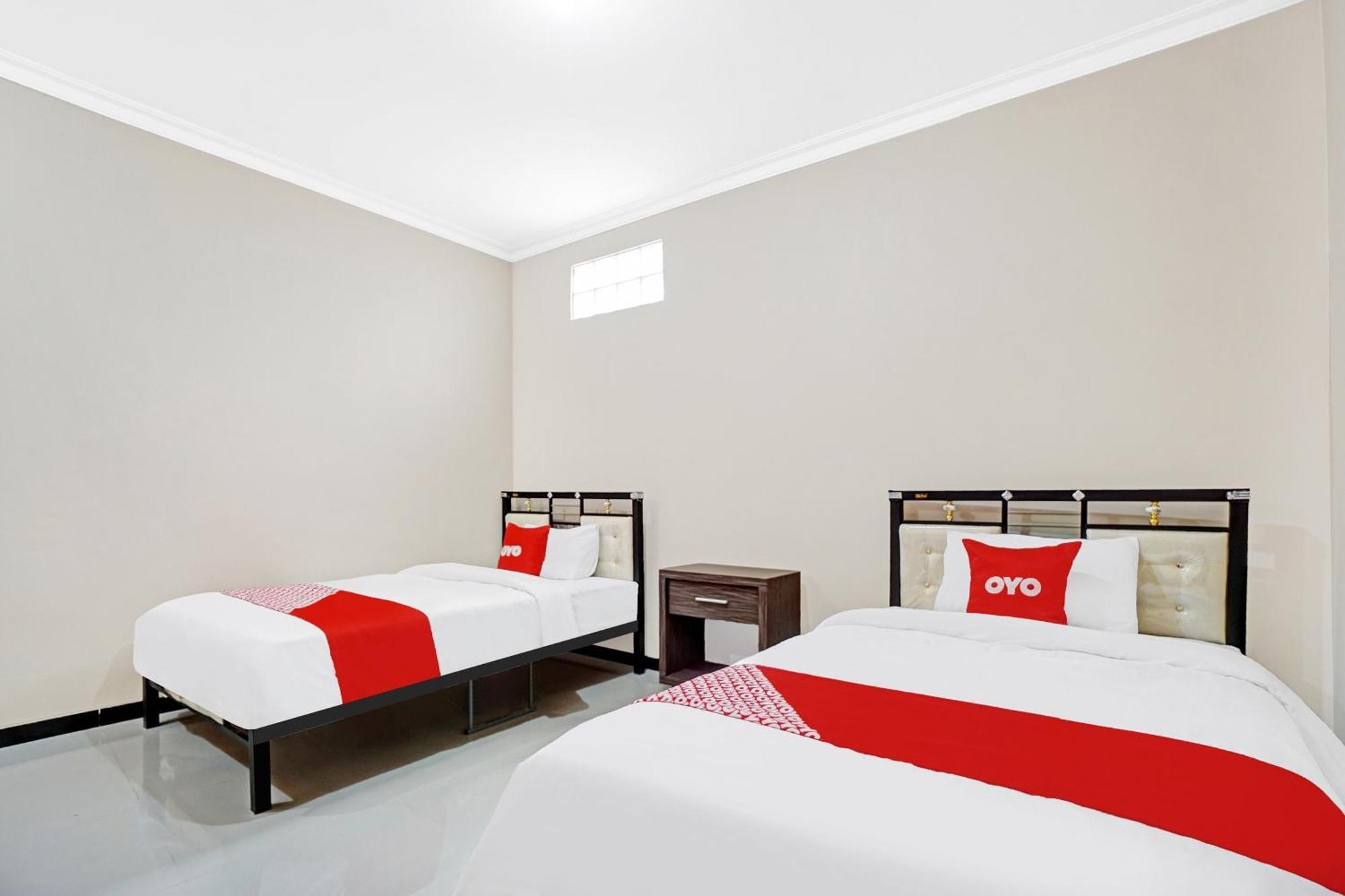 Avisha Guest House Syariah Malang Extérieur photo