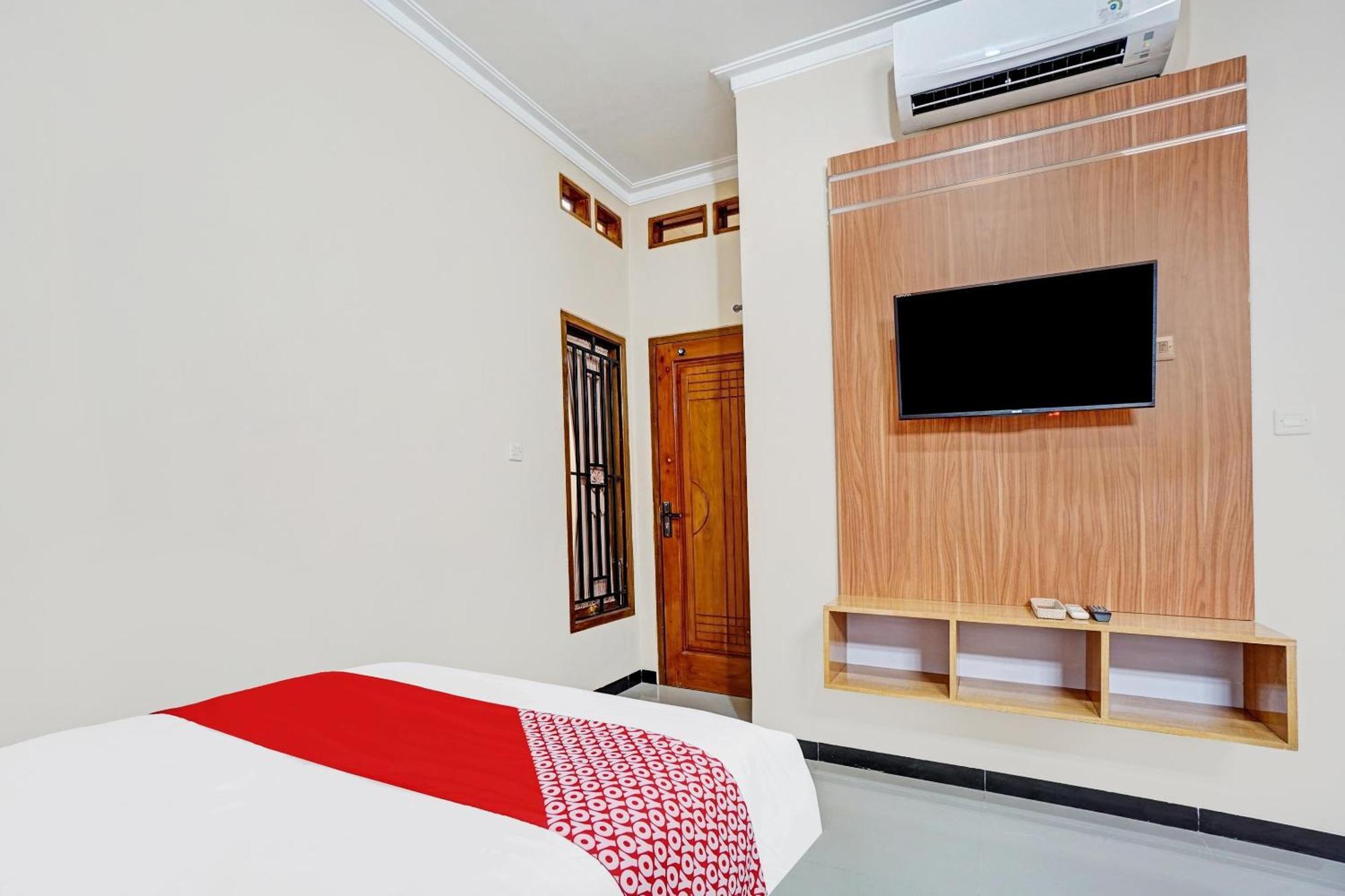 Avisha Guest House Syariah Malang Extérieur photo