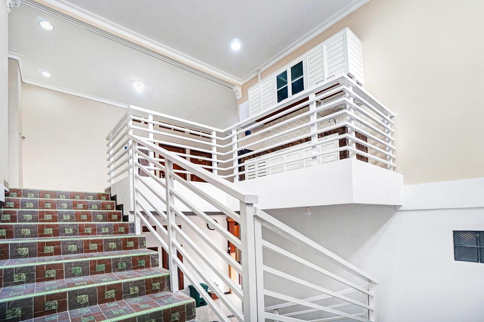 Avisha Guest House Syariah Malang Extérieur photo