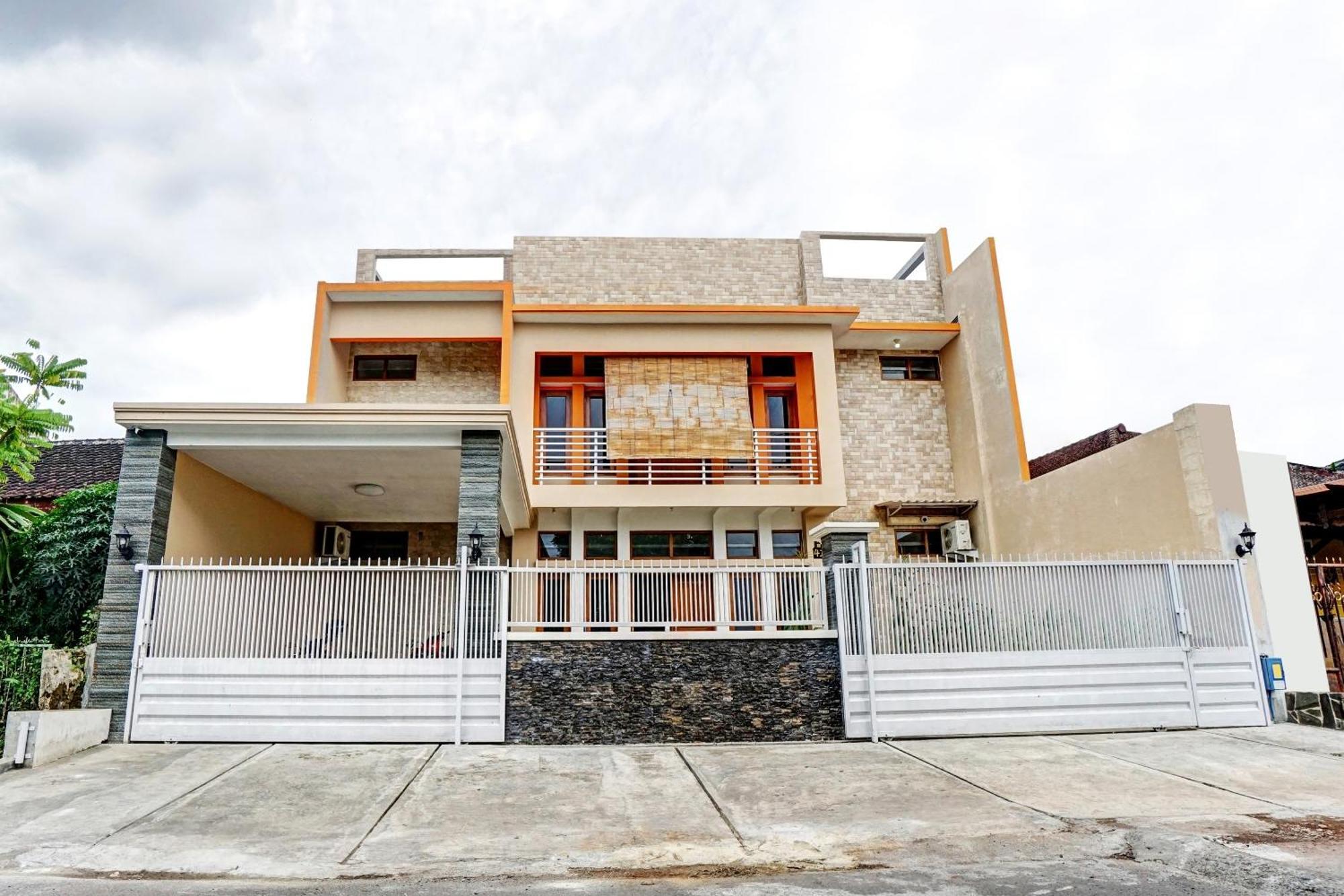 Avisha Guest House Syariah Malang Extérieur photo
