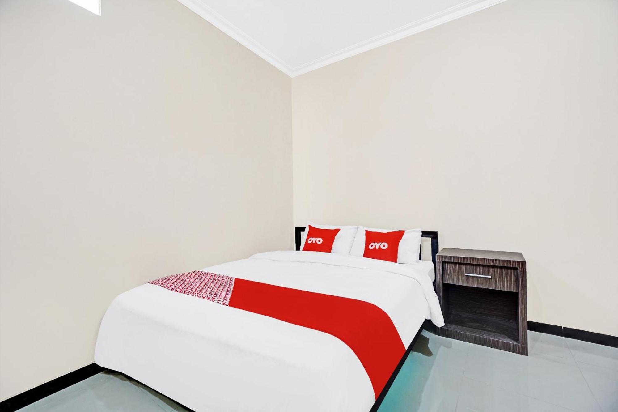 Avisha Guest House Syariah Malang Extérieur photo