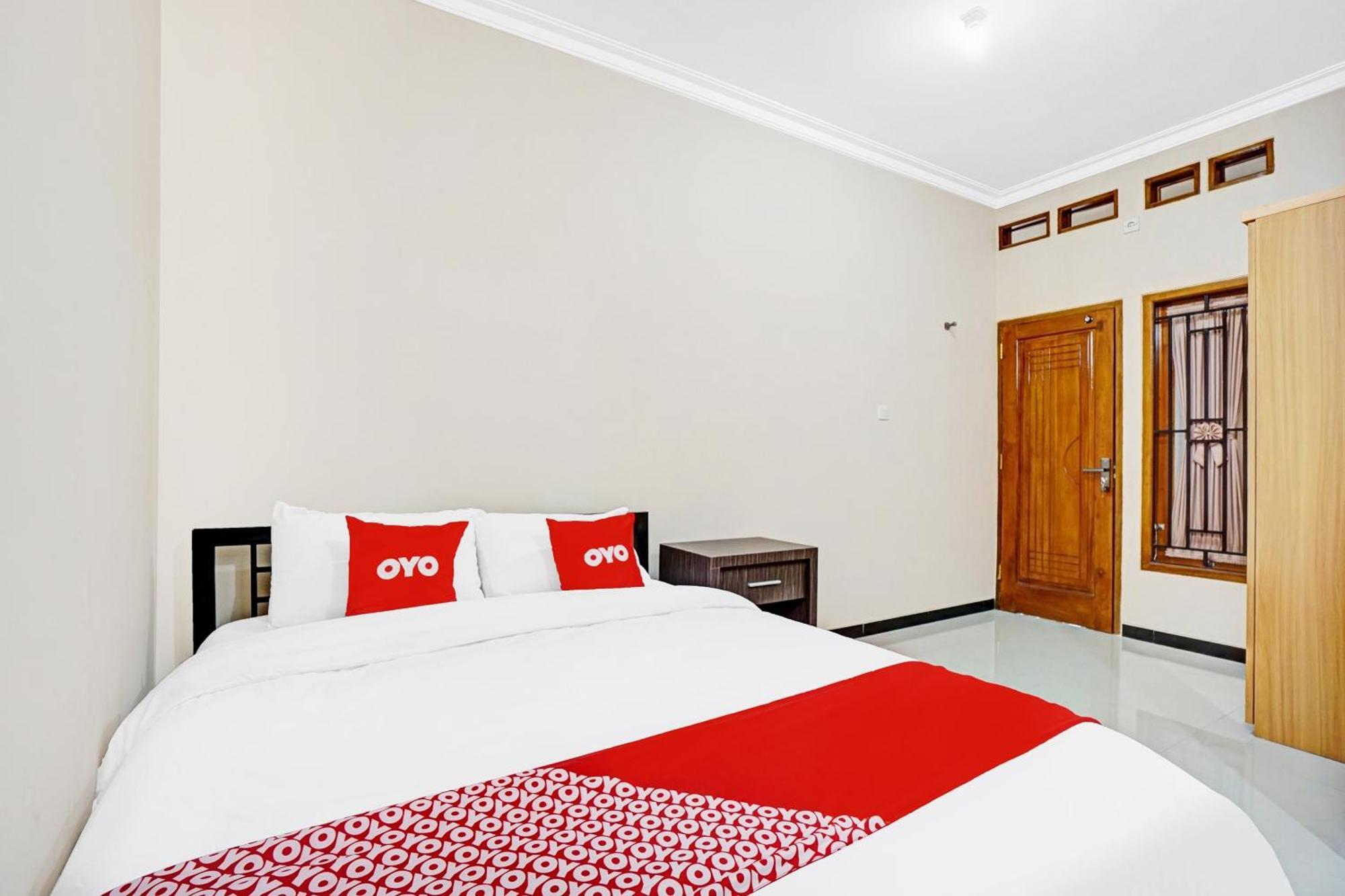 Avisha Guest House Syariah Malang Extérieur photo