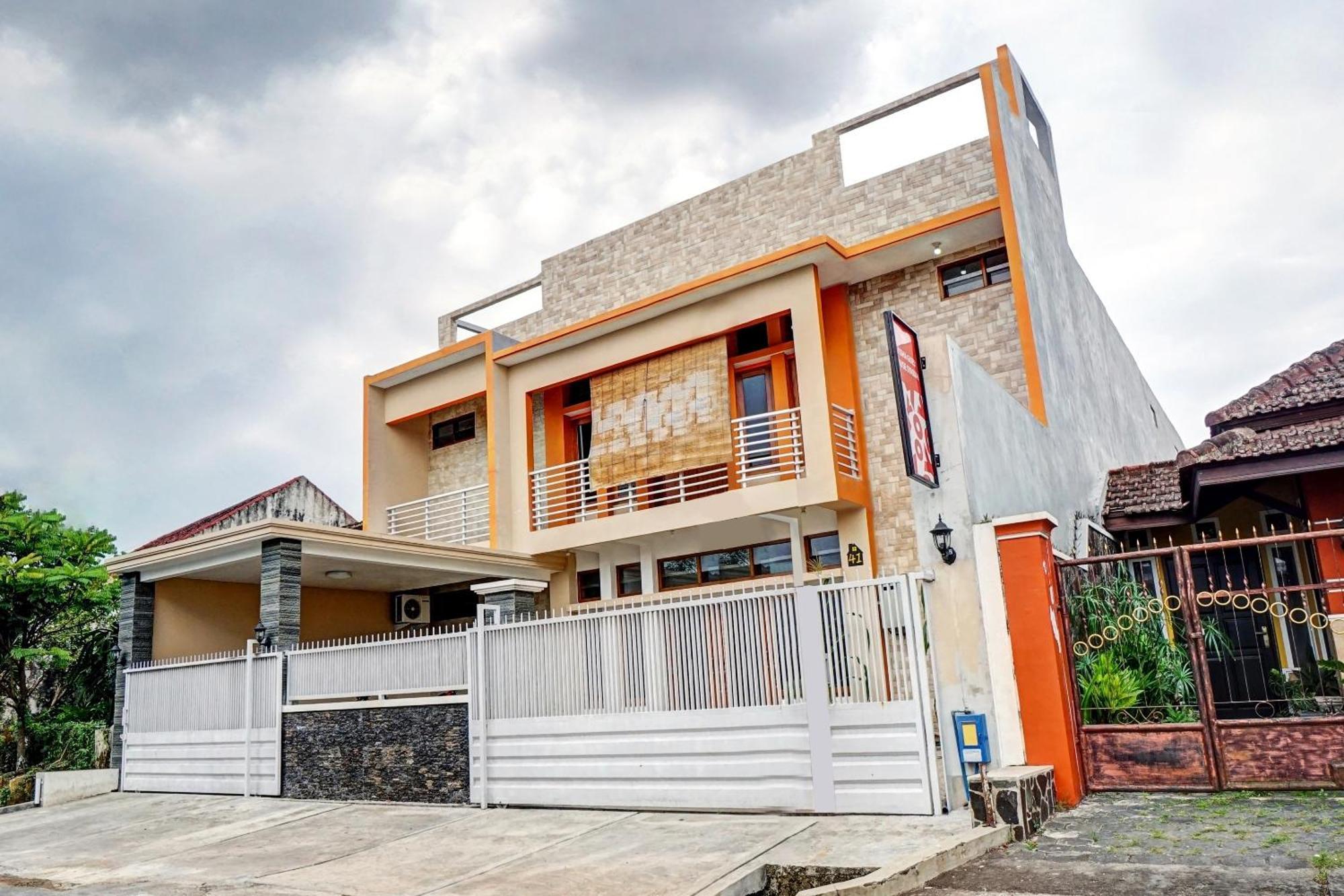 Avisha Guest House Syariah Malang Extérieur photo